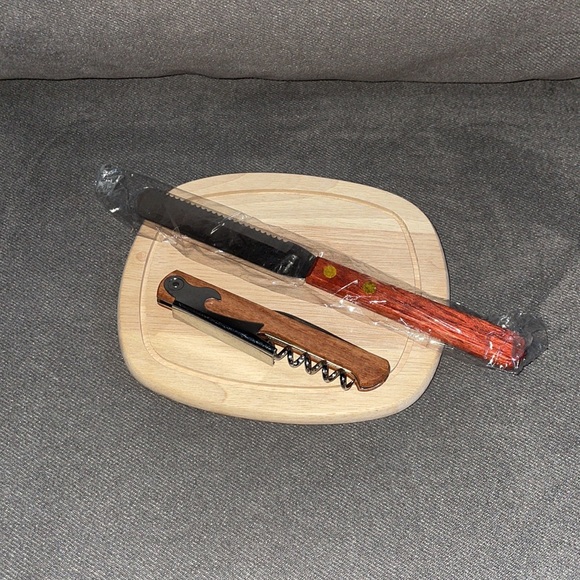 NWOT.  Picnic at Ascot.  Crossbody insulated bag. - Picture 6 of 7